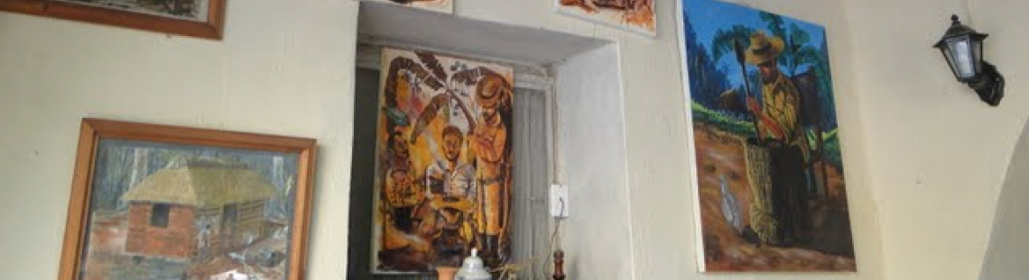 Cuadros expuestos en una tienda de arte en Cuba - Foto Wikimedia Commons