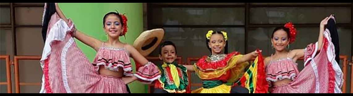 Los niños de Colombia bailan en pareja