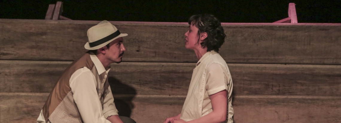 Obra Ana en el Trópico - Agrupación C.I.T.A Hombre y mujer en obra de teatro.