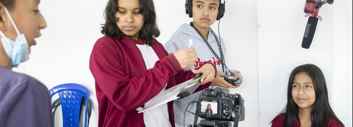 Durante la temporada de vacaciones, los bogotanos podrán acceder sin costo a experiencias artísticas como: maquillaje artístico, Stop motion, Lip Sync y batallas poéticas. 