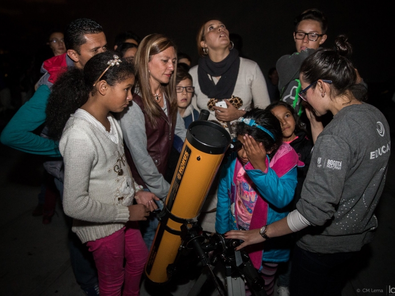 Observe la Luna y la Nebulosa de Orión con telescopios profesionales desde el Planetario de Bogotá