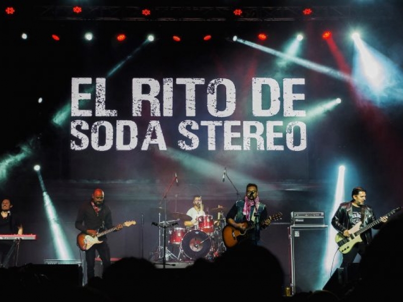 Artistas de El Rito de Soda Stereo en escena 