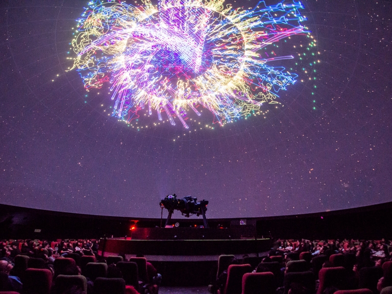 Proyección láser en el domo del Planetario. 