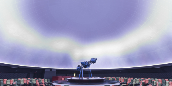 Imagen del cielo en el domo del Planetario de Bogotá