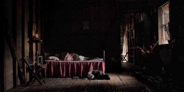 Fotograma película: silencio en la tierra de los sueño
