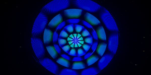 Círculo de luces en tonos azules