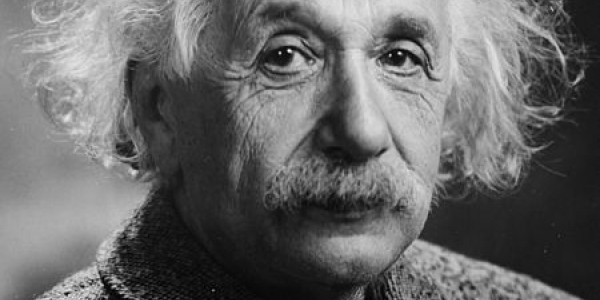 Albert Einstein primer plano en blanco y negro