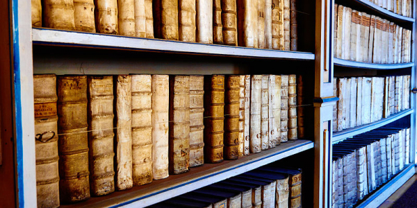 Fotografía de la Librería de Strahov, en Praga de Wikimedia Commons. 