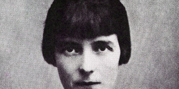 Fotografía de  Katherine Mansfield en blanco y negro de wikimedia commons