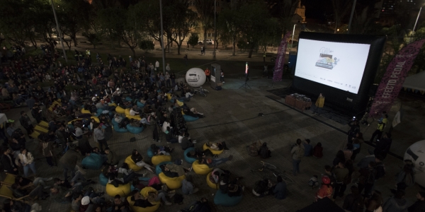 Personas participando en evento de Pelis por Bogotá