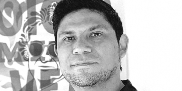 Alejandro Sánchez en blanco y negro. 