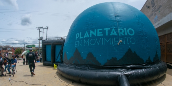 Planetario móvil en El Ensueño