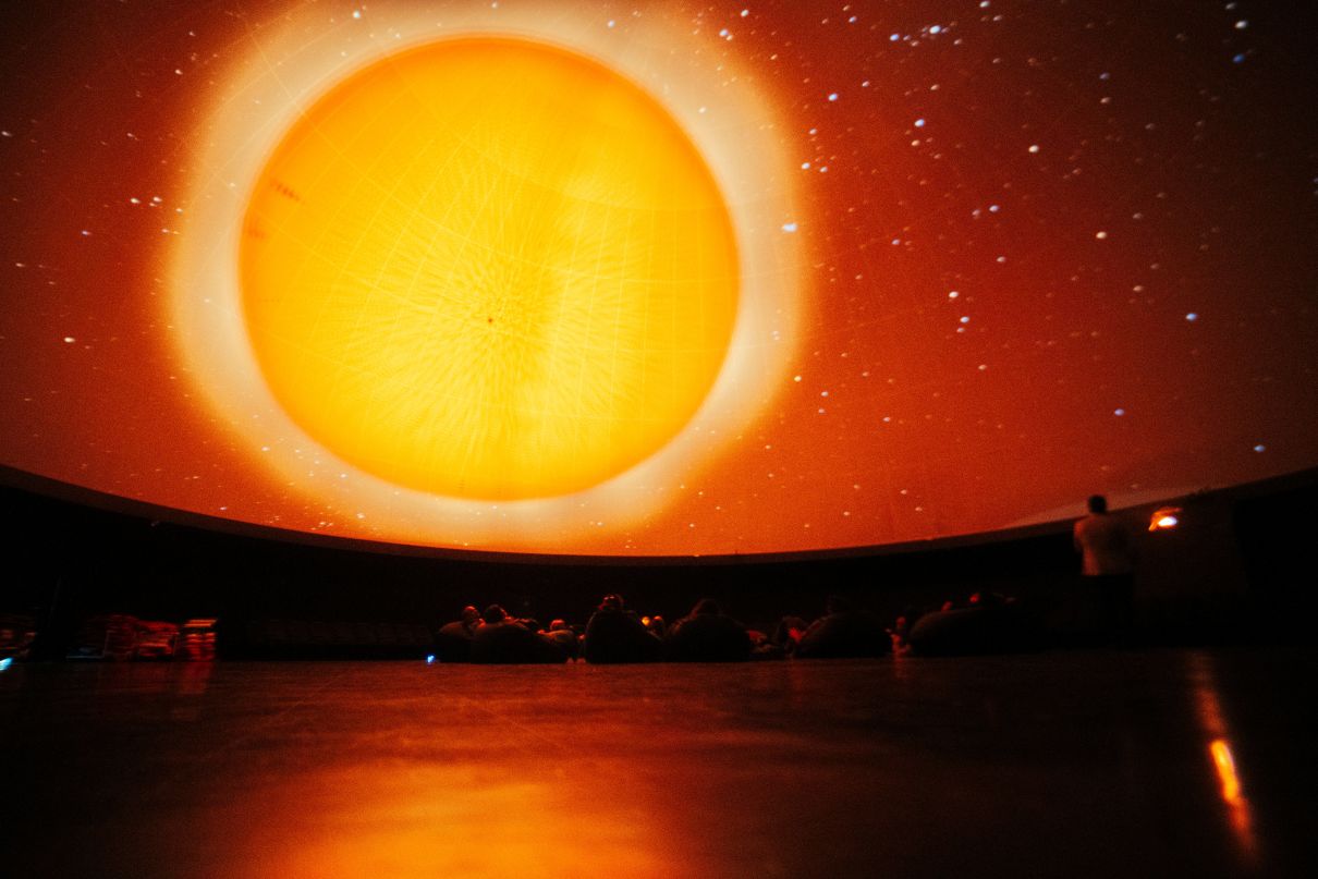 Charla en el domo del Planetario de Bogotá junto al geólogo David Tovar