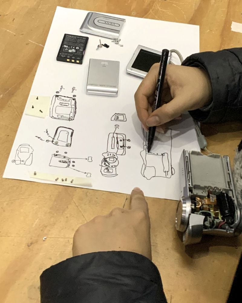 Proceso de ingeniería inversa, documentando cada una de las piezas de la cámara