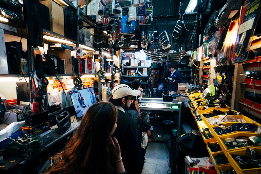 Salida de campo a tienda de componentes electrónicos