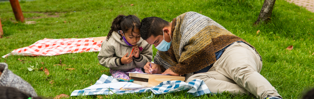 Hombre y niña en Picnic