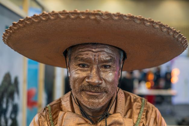 Charro dorado en FILBo