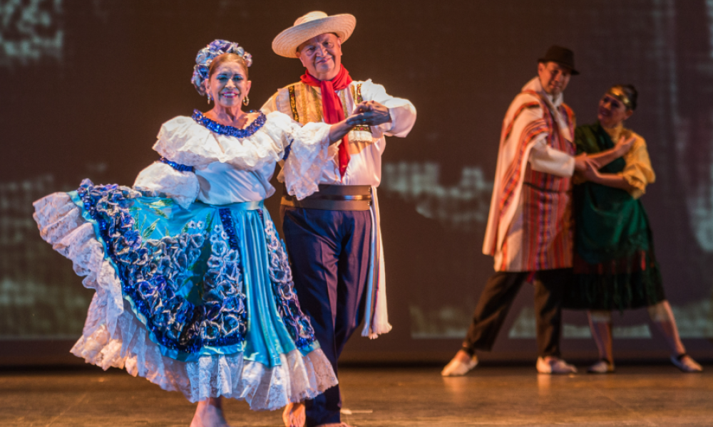 pareja adulto mayor en danza