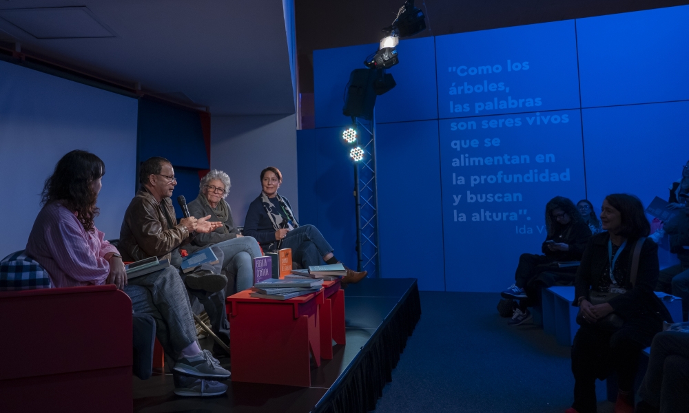 conversatorio de los 2 años de libro 