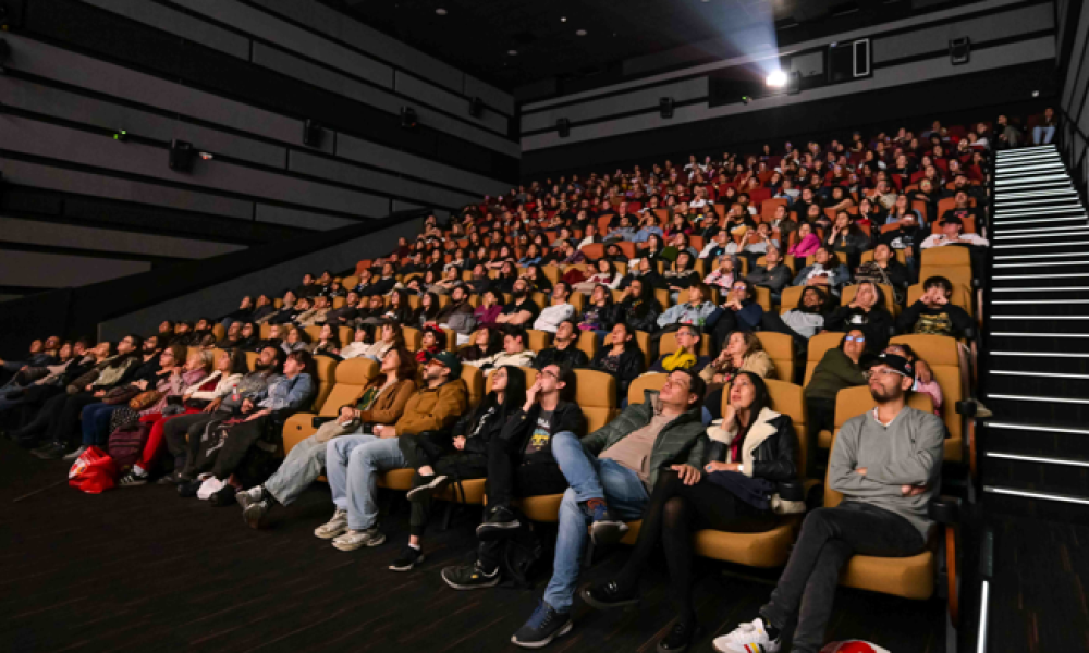 personas en la cinemateca