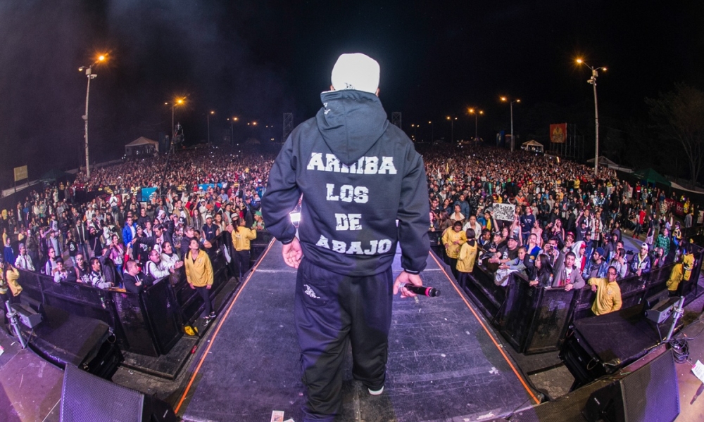 Hip Hop al Parque cantante de Hip Hop en el escenario
