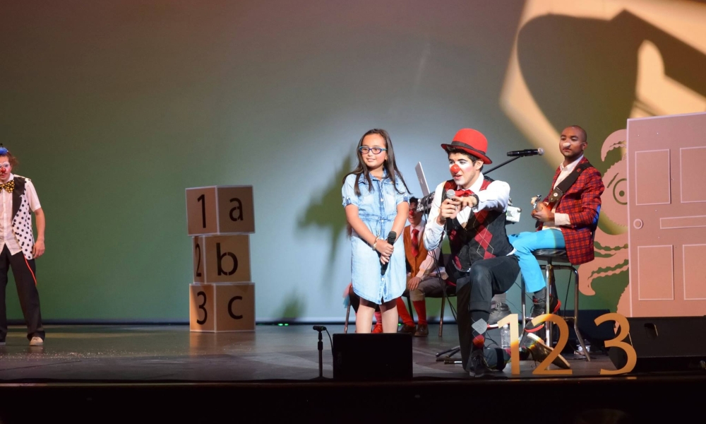 Escena de teatro Personajes en escena