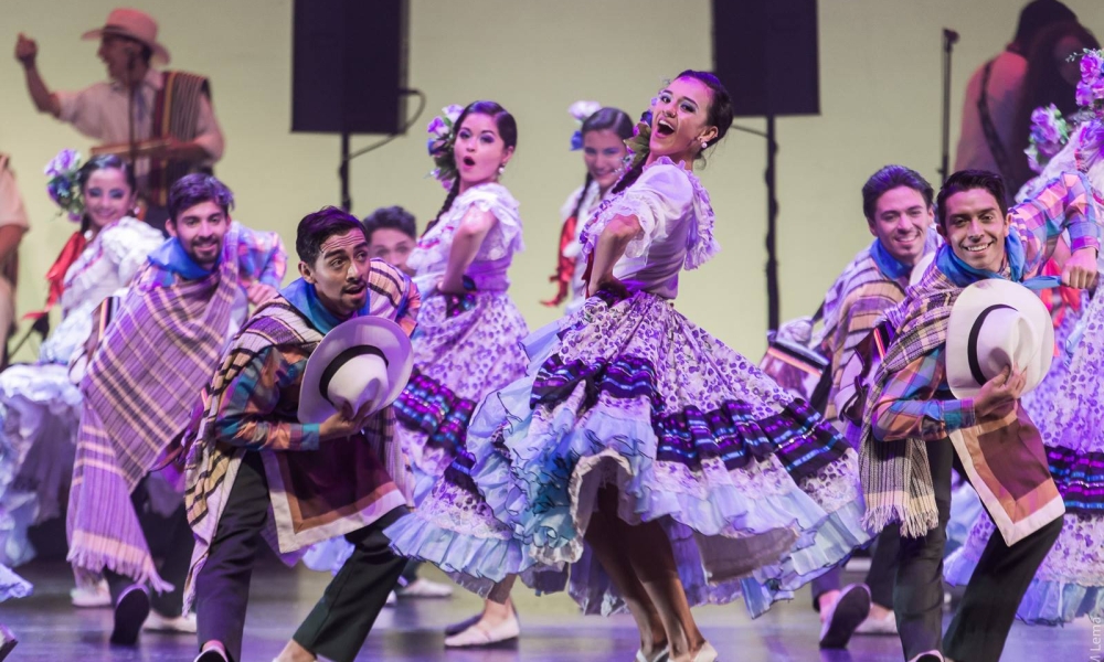 Personas bailando Personas bailando