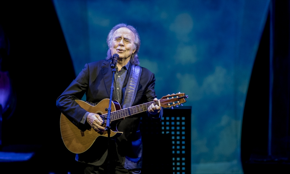 Joan Manuel Serrat canta en el escenario del JOrge Eliécer Gaitán Joan Manuel Serrat canta en el escenario del JOrge Eliécer Gaitán