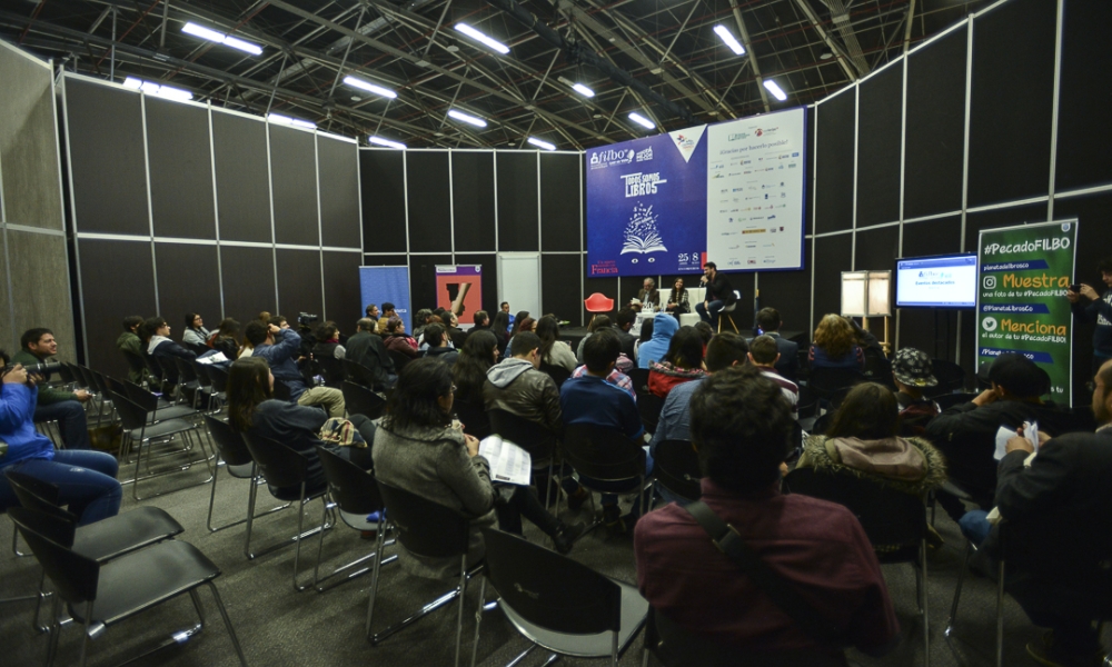 Edición comunitaria Auditorio con asistentes
