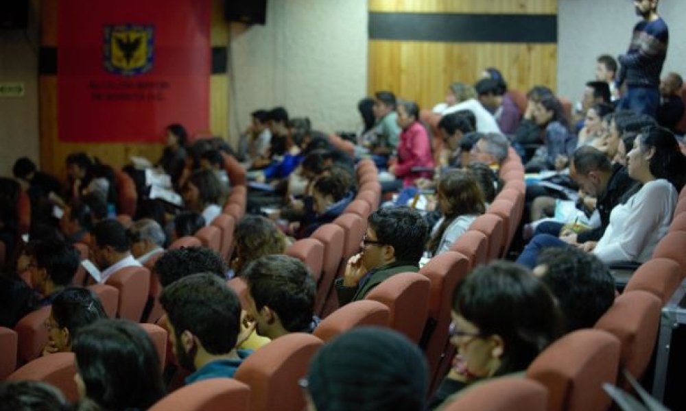 Coloquio Errata Gente en auditorio