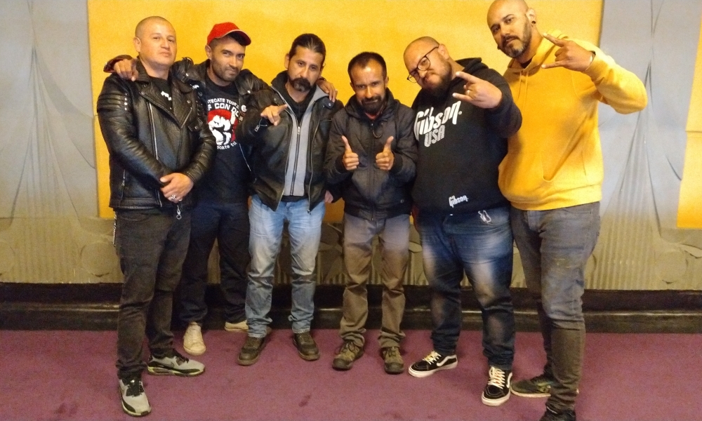 Estridente Móvil en el Escenario Móvil