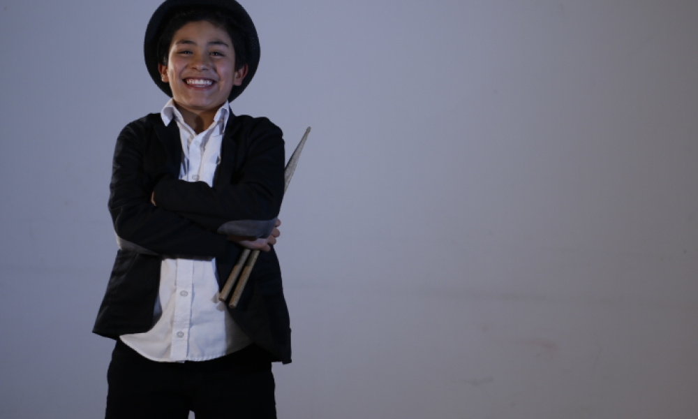 Niño Niño con instrumento