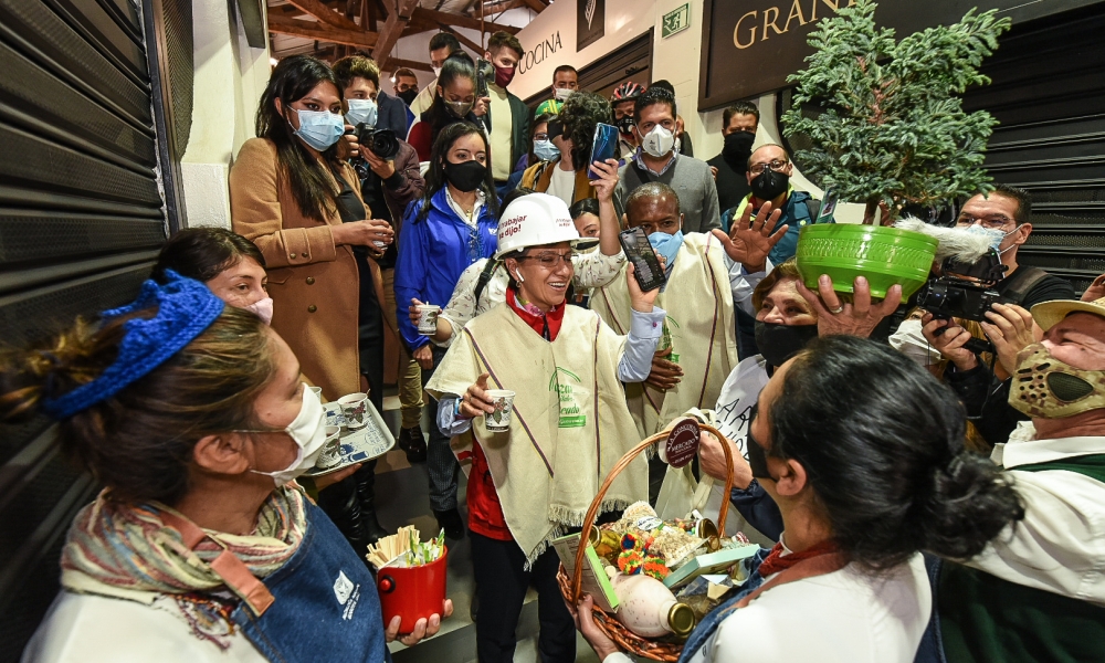 Alcaldesa Claudia López y gente Alcaldesa Claudia López y gente