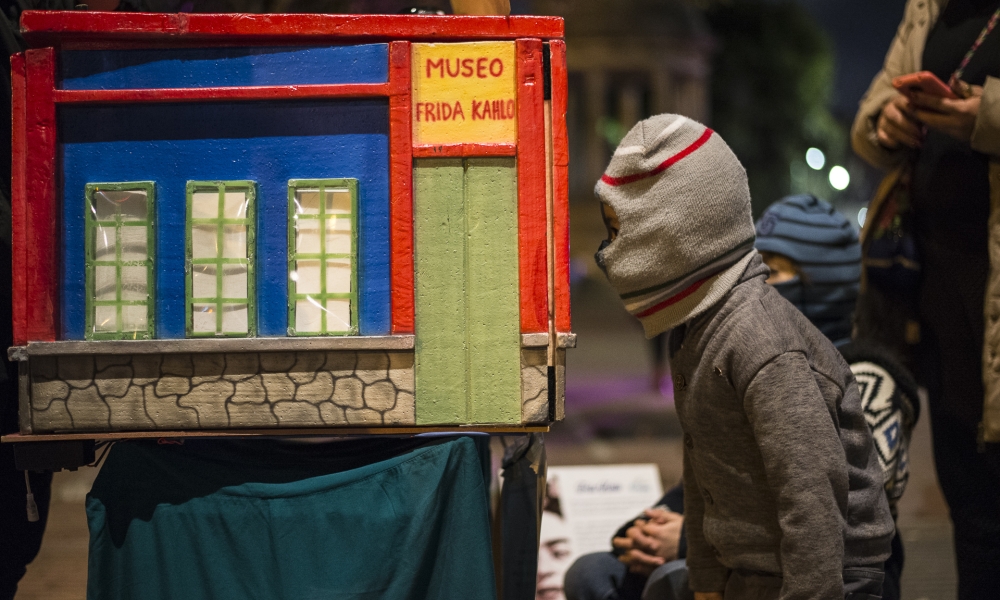 Una noche de velitas con música y teatro en miniatura Una noche de velitas con música y teatro en miniatura