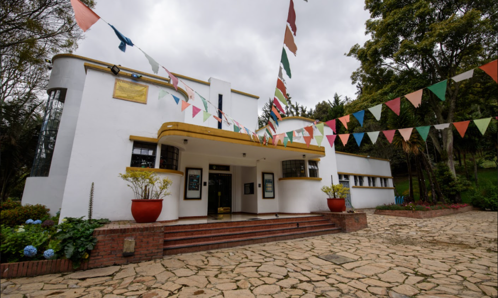 El Teatro El parque, que celebra su aniversario número 85, estrena Viernes escénico y realiza el Laboratorio de juguetes. El Teatro El parque, que celebra su aniversario número 85, estrena Viernes escénico y realiza el Laboratorio de juguetes.