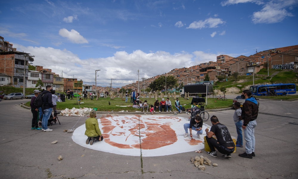 En su compromiso con la memoria, la reconciliación y la reparación simbólica colectiva desde las artes, Idartes se suma a la conmemoración del Día Nacional de la Memoria y la Solidaridad con las Víctimas. En su compromiso con la memoria, la reconciliación y la reparación simbólica colectiva desde las artes, Idartes se suma a la conmemoración del Día Nacional de la Memoria y la Solidaridad con las Víctimas.