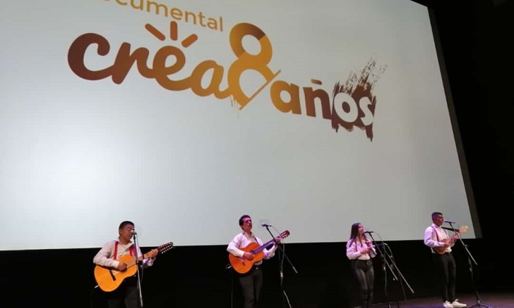 Durante el evento de lanzamiento de Documental Crea 8 años, se presentó la agrupación Corrientazo Carranguero. Durante el evento de lanzamiento de Documental Crea 8 años, se presentó la agrupación Corrientazo Carranguero.