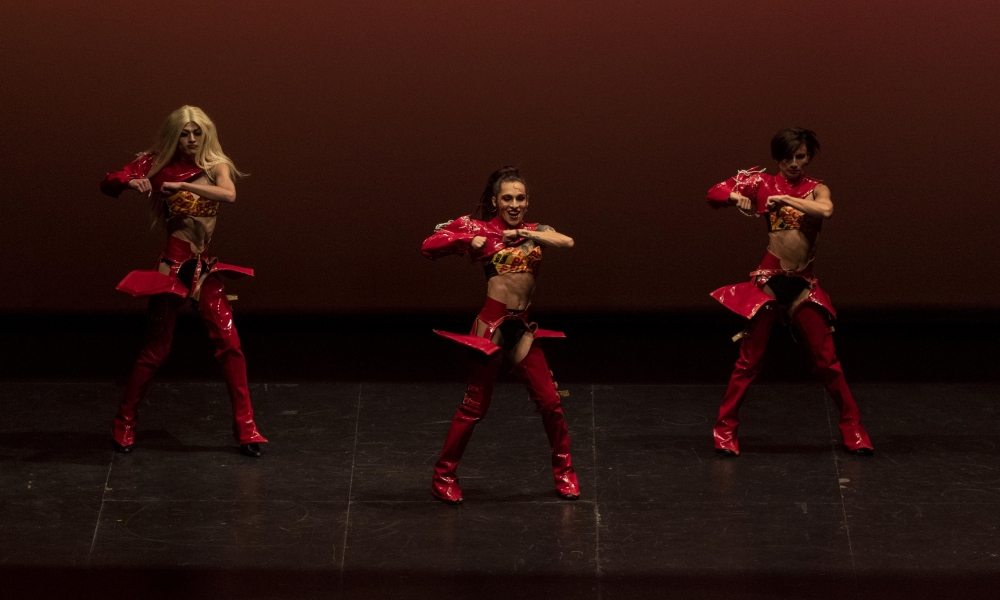 Por primera vez, en el Salón de los Espejos del Teatro Jorge Eliécer Gaitán, un equipamiento del Idartes, se llevará a cabo un taller de voguing.