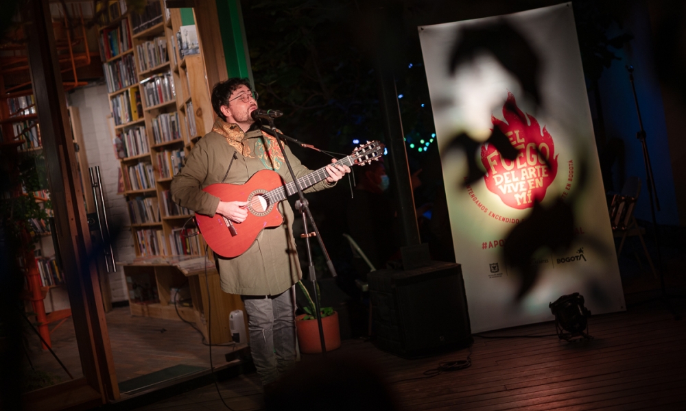 Lucio Feuillet en Pequeños conciertos en librerías 2020 Lucio Feuillet en Pequeños conciertos en librerías 2020