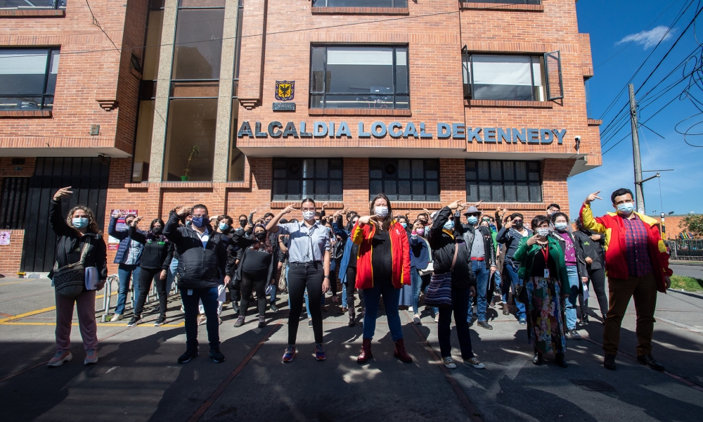 Fotografía: Juan Santacruz. Asistentes al recorrido en la localidad de Kennedy.