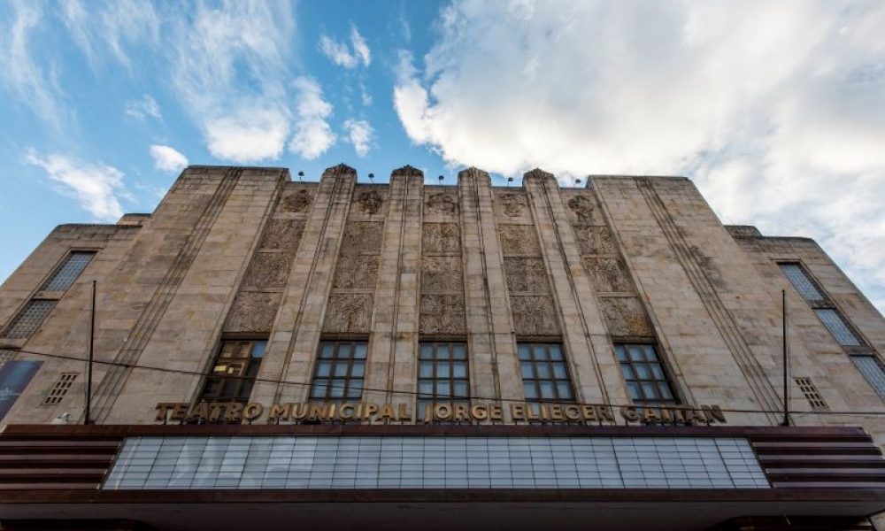 Fotografía: Juan Santacruz. Fachada del Teatro Municipal Jorge Eliécer Gaitán