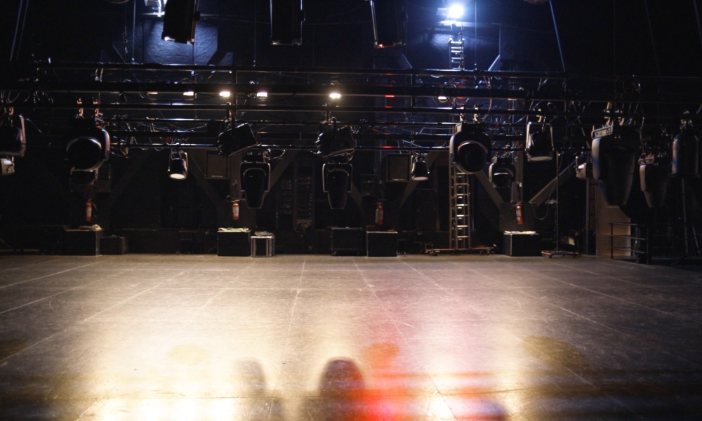 Luces sobre escenario Luces sobre escenario