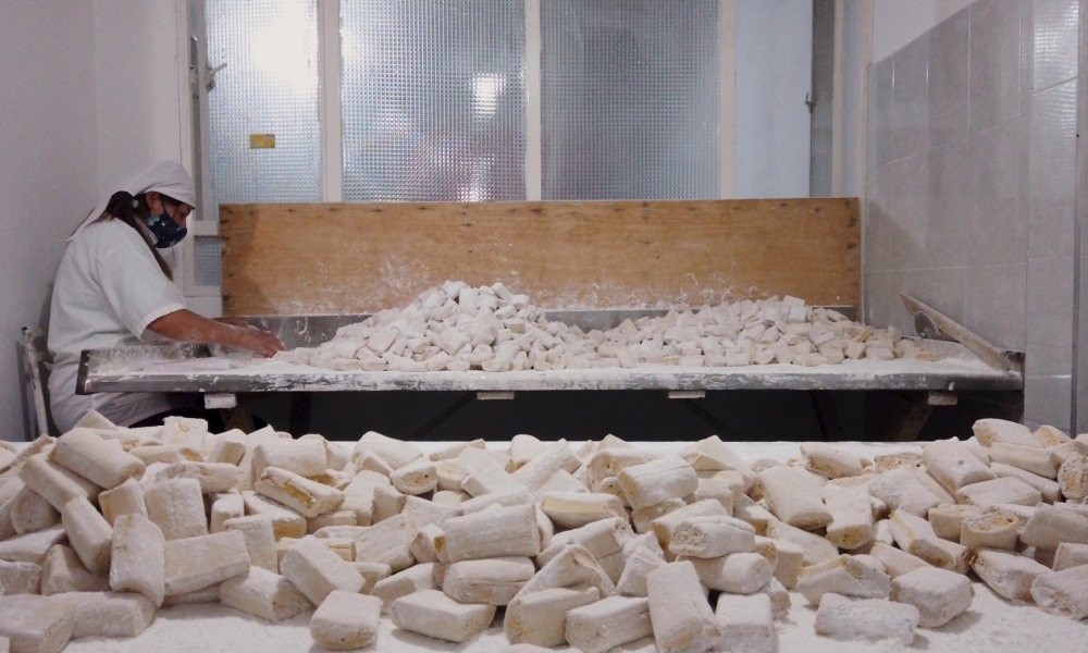 Fábrica de gelatina de pata artesanal - Parte del proyecto del artista Alvaro Enrique Cabrejo Fábrica de gelatina de pata artesanal - Parte del proyecto del artista Alvaro Enrique Cabrejo