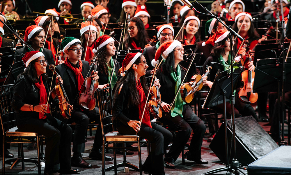 Actividades artìsticas Navidad Orquesta en escenario