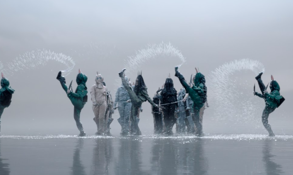 Película Danza (Dantza) de Telmo Esnal Hombres bailando sobre agua