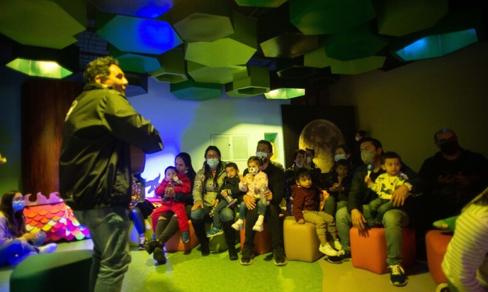Astrobebés Planetario Artista y familias en Astrobebés Planetario