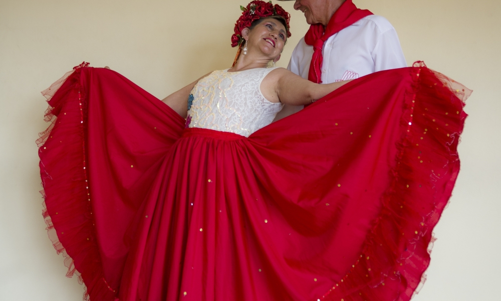 pareja de la tercera edad bailando pareja de la tercera edad bailando