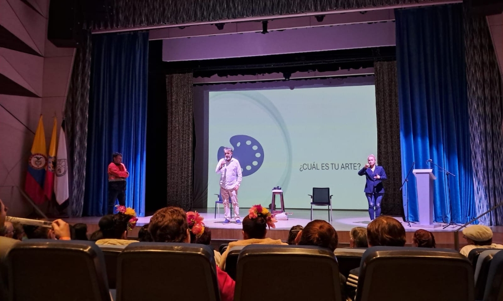 evento con persona de lenguaje de señas evento con persona de lenguaje de señas