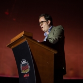 Carlos Molina, líder del Planetario de Bogotá, en la inauguración. 