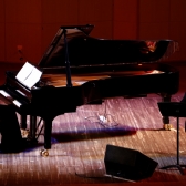 Daniel Binelli y Polly Ferman en concierto. 